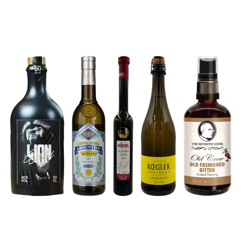 Flaschen von Wild Lion Gin, Absinth Kübler, Hiebl Schokogeist, Koegler Verjus Sparkling und Old Crow Bitter